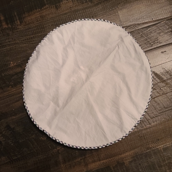 NWOT- Round Pocket Square - Picture 3 of 4